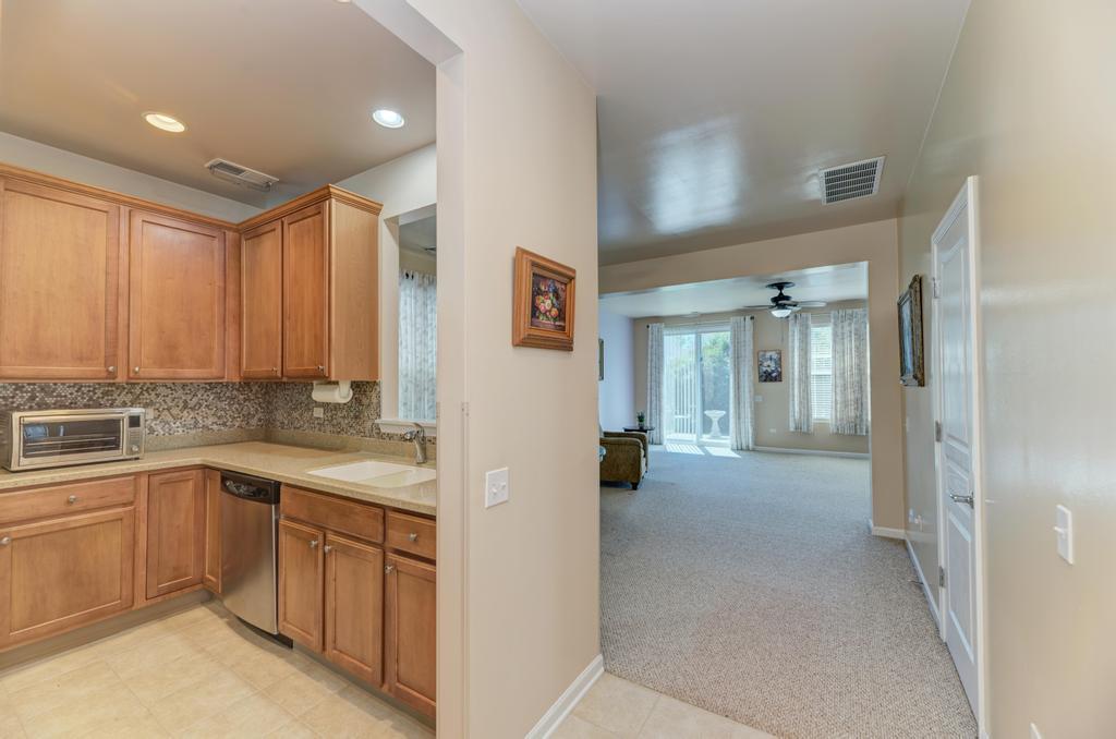 2886 Edgewater Drive Elgin, IL 60124 - Photo 4 of 31