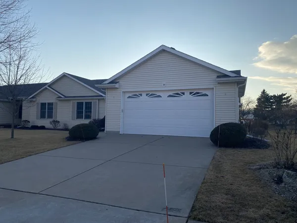 $345,900 | 35 Madison Circle, Davenport, IA 52806