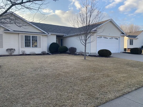 $345,900 | 35 Madison Circle, Davenport, IA 52806