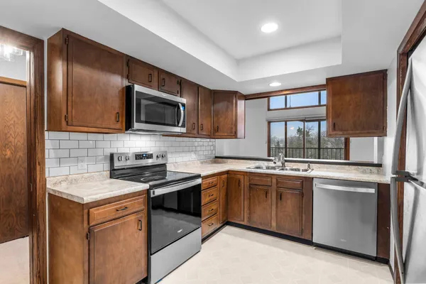 $192,000 | 9700 Portland Avenue South, Unit 332, Bloomington, MN 55420