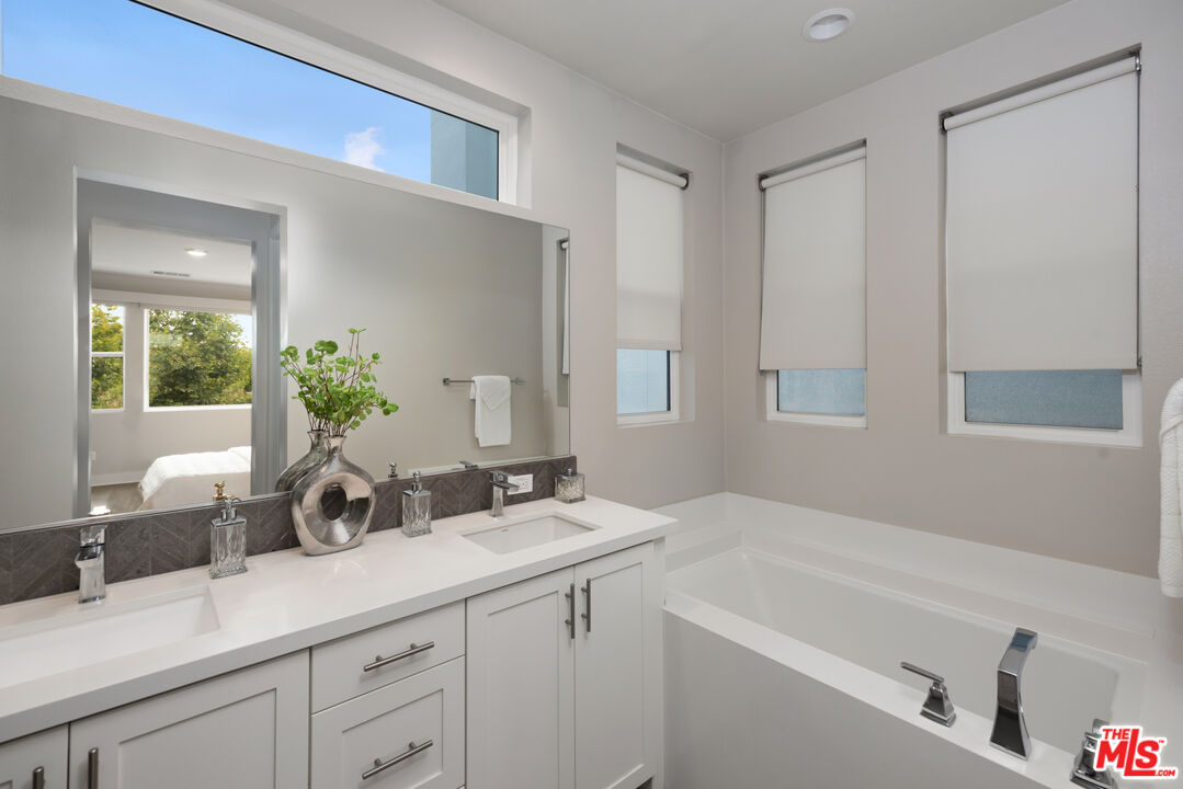 386 Novel Irvine, CA 92618 - Photo 25 of 52 a bathroom with a sink and a bathtub