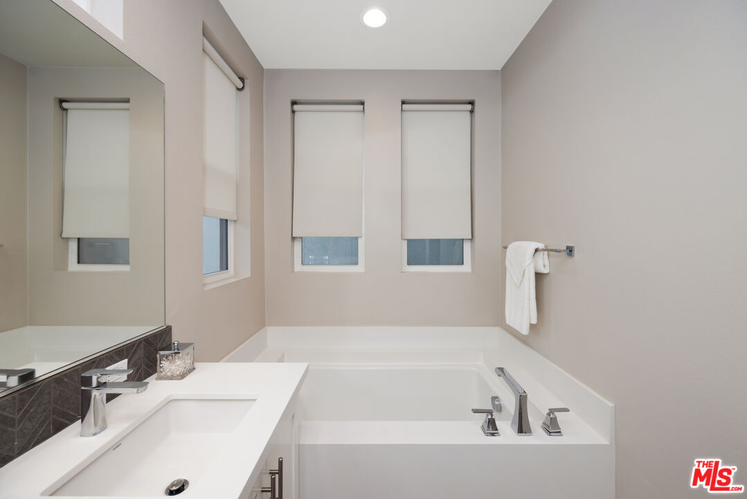 386 Novel Irvine, CA 92618 - Photo 27 of 52 a bathroom with a tub sink and mirror