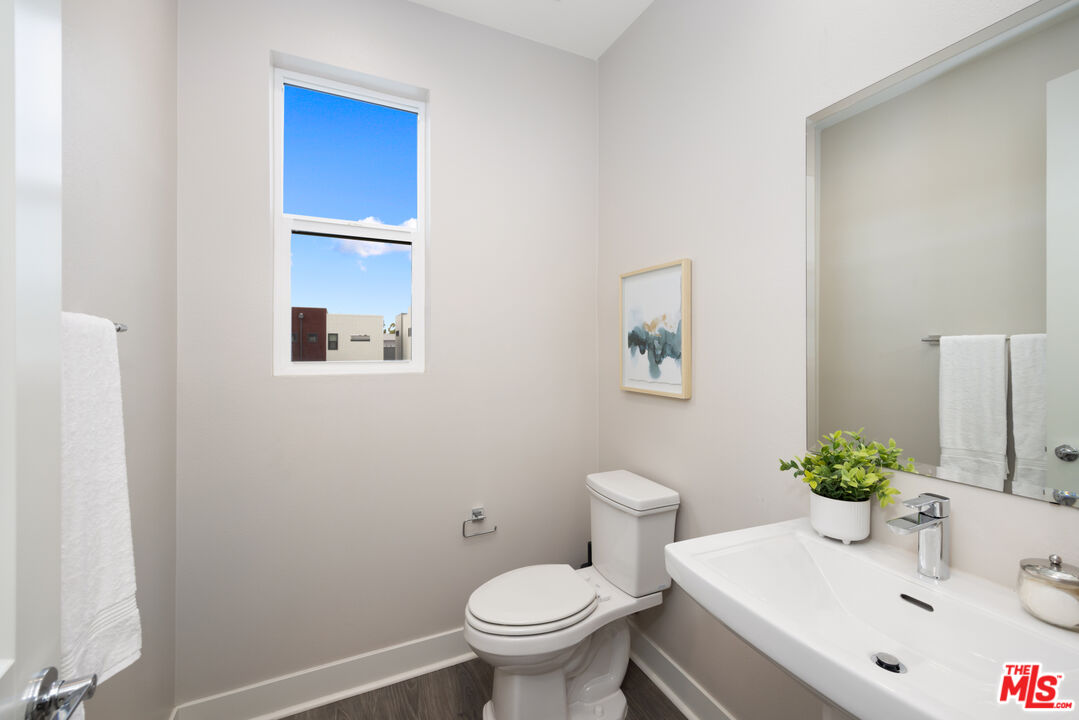 386 Novel Irvine, CA 92618 - Photo 30 of 52 a bathroom with a sink a toilet and a mirror