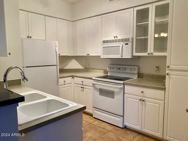 $1,875 | 1701 East Colter Street, Unit 323, Phoenix, AZ 85016