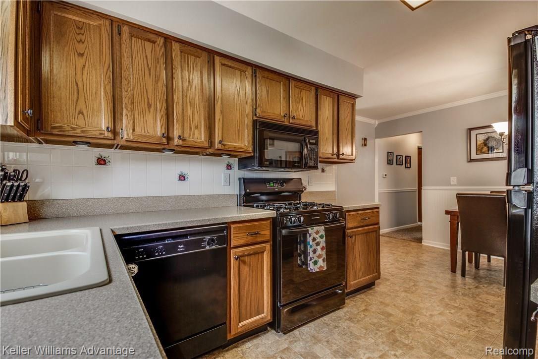 43823 Proctor Road Canton, MI 48188 - Photo 26 of 40 Interiors (8 of 34).jpg