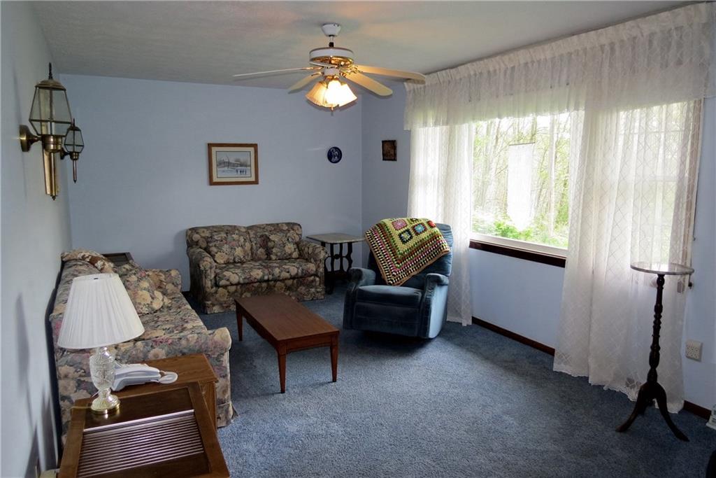 130 Frank Lane Extension Rochester, PA 15074 - Photo 3 of 21 18X11 Livingroom