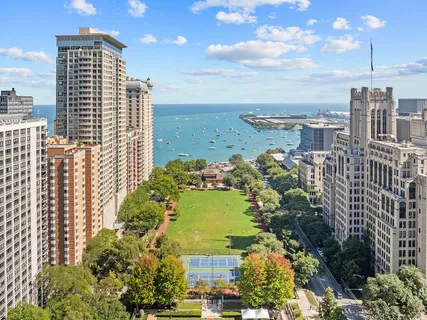 $1,810,000 | 270 East Pearson Street, Unit 101, Chicago, IL 60611