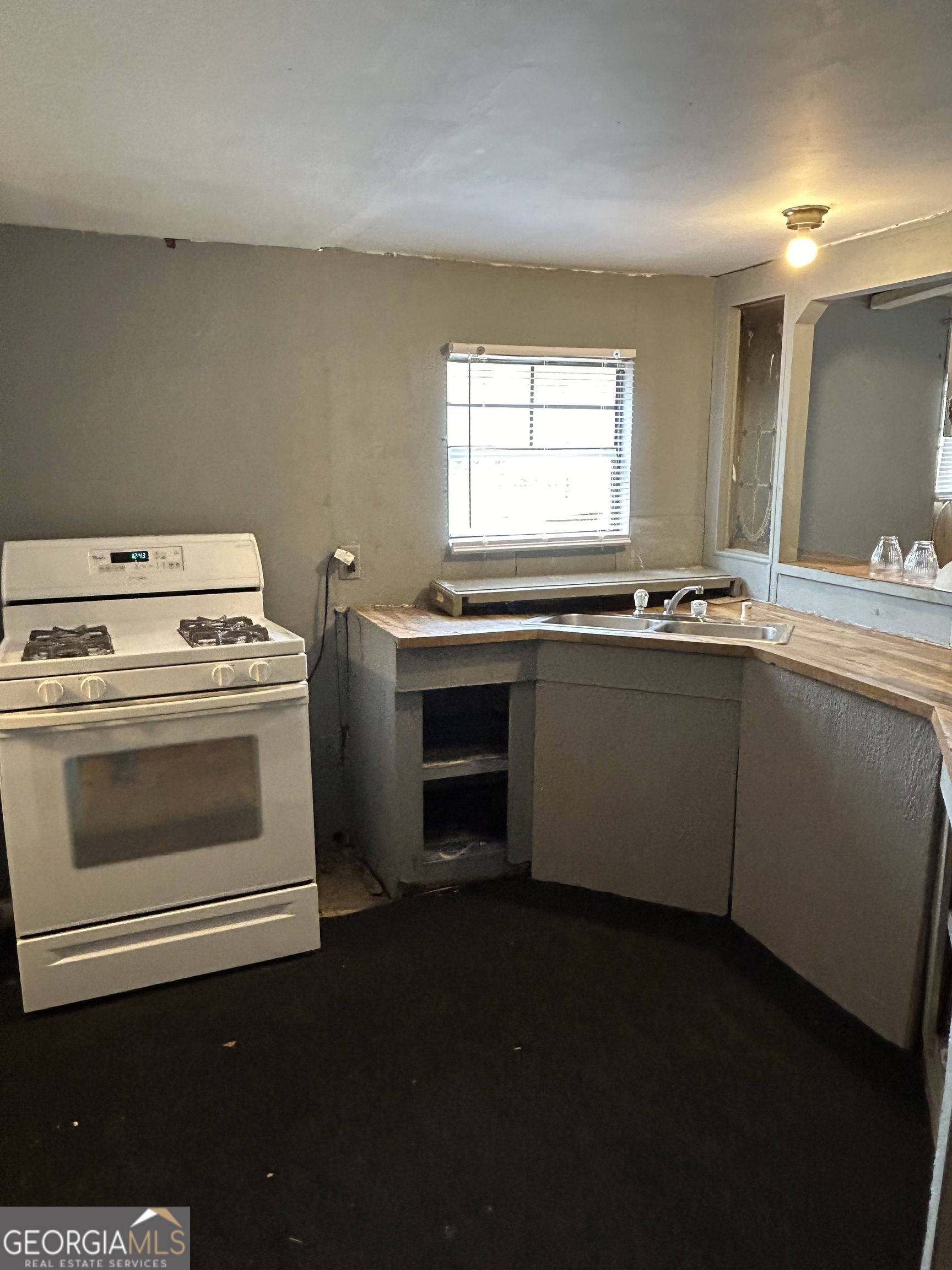 264 Lakeview Drive Locust Grove, GA 30248 - Photo 2 of 13 a kitchen with a stove and a sink