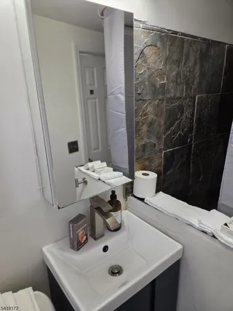 $1,750 | 90 St Rt181 Lake, Lake Hopatcong, NJ 07849