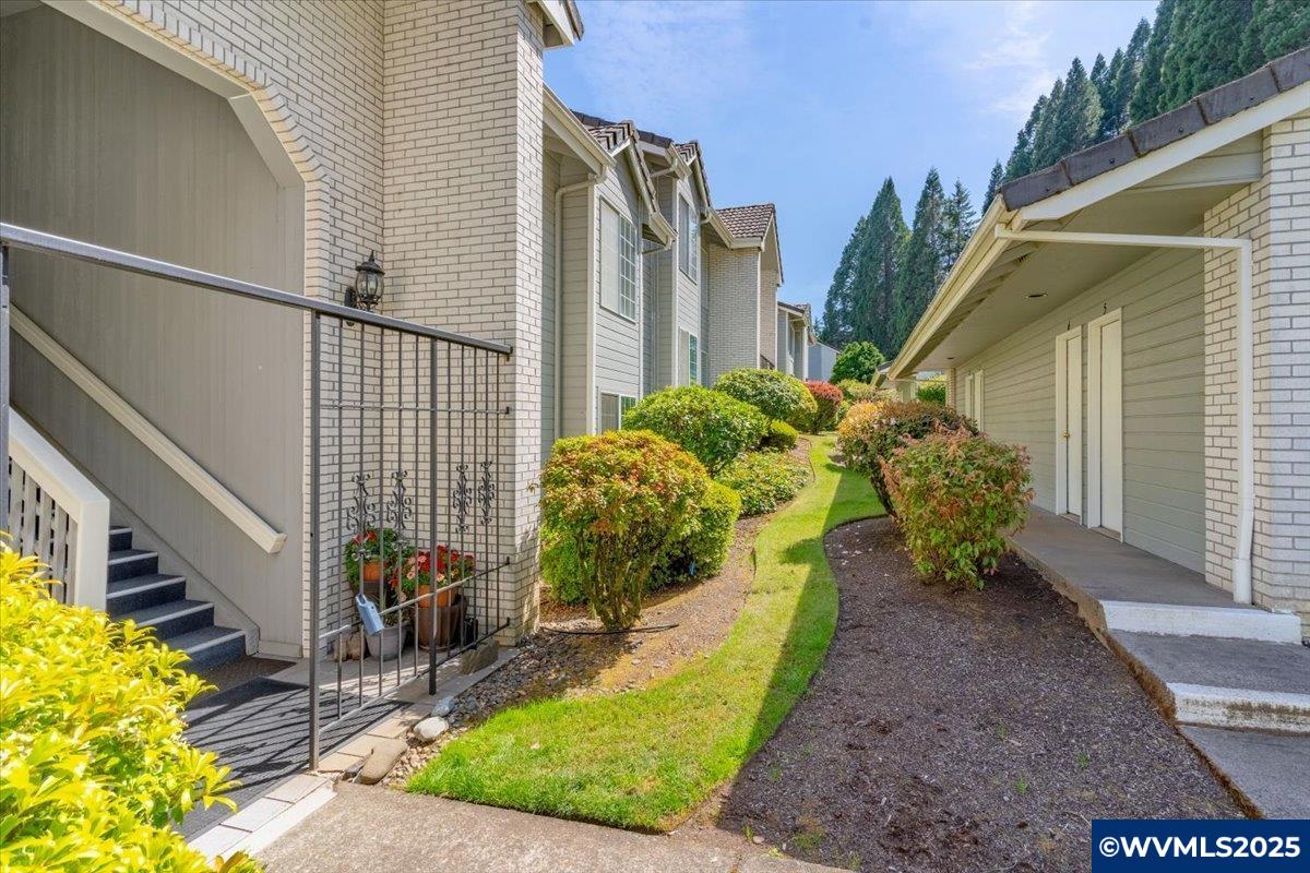 1820 Rees Hill Road Southeast Salem, OR 97306 - Photo 3 of 35