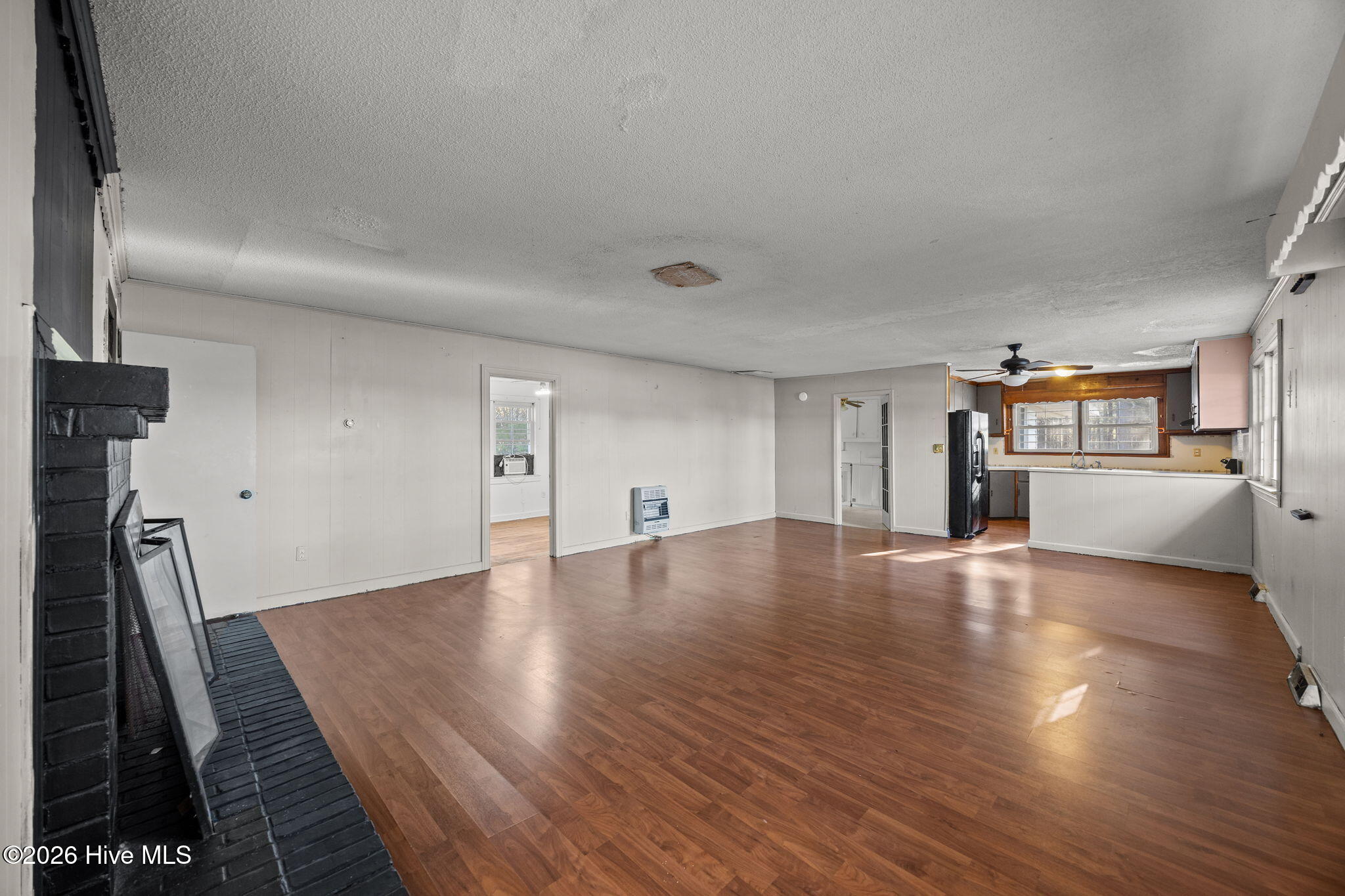1358 Warrentown Road Snow Hill, NC 28580 - Photo 4 of 47 Living Room