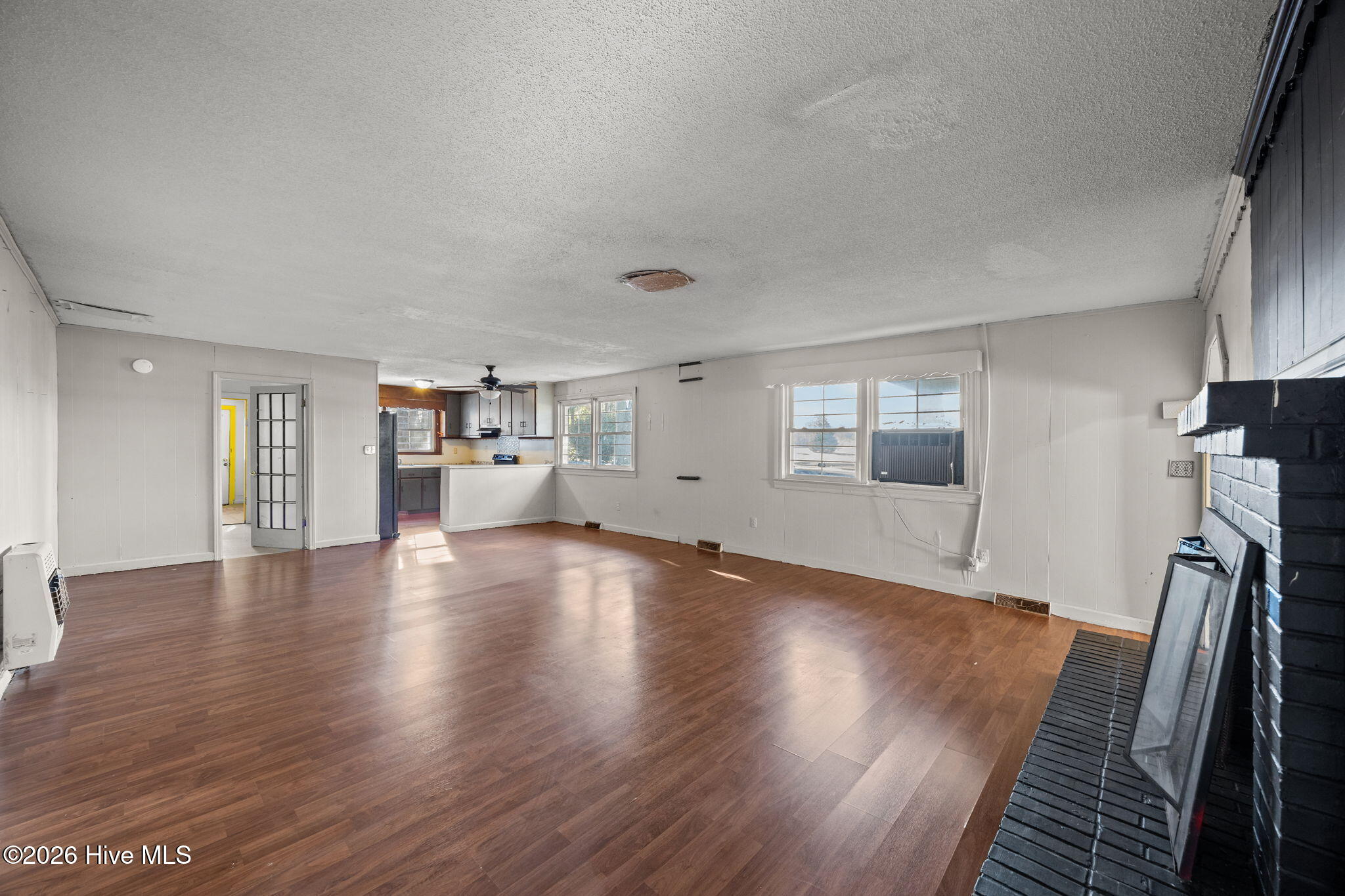 1358 Warrentown Road Snow Hill, NC 28580 - Photo 6 of 47 Living Room
