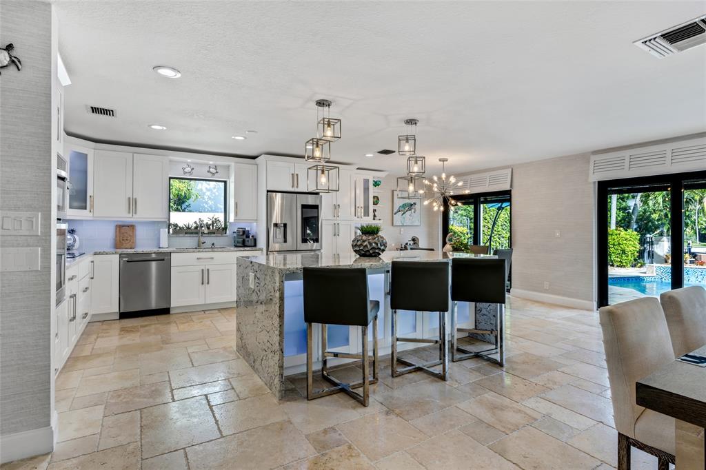 2541 Northeast 48th Street Lighthouse Point, FL 33064 - Photo 6 of 31