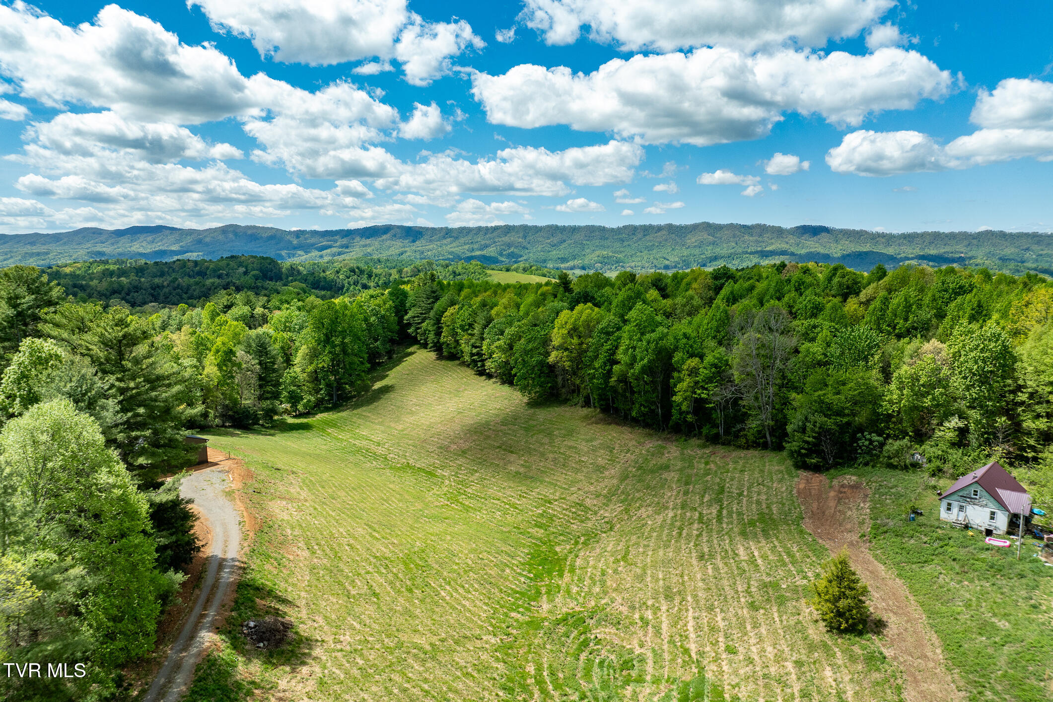 835 Red Brush Road Mountain City, TN 37683 - Photo 15 of 60 835 Red Brush Road (15 of 60)