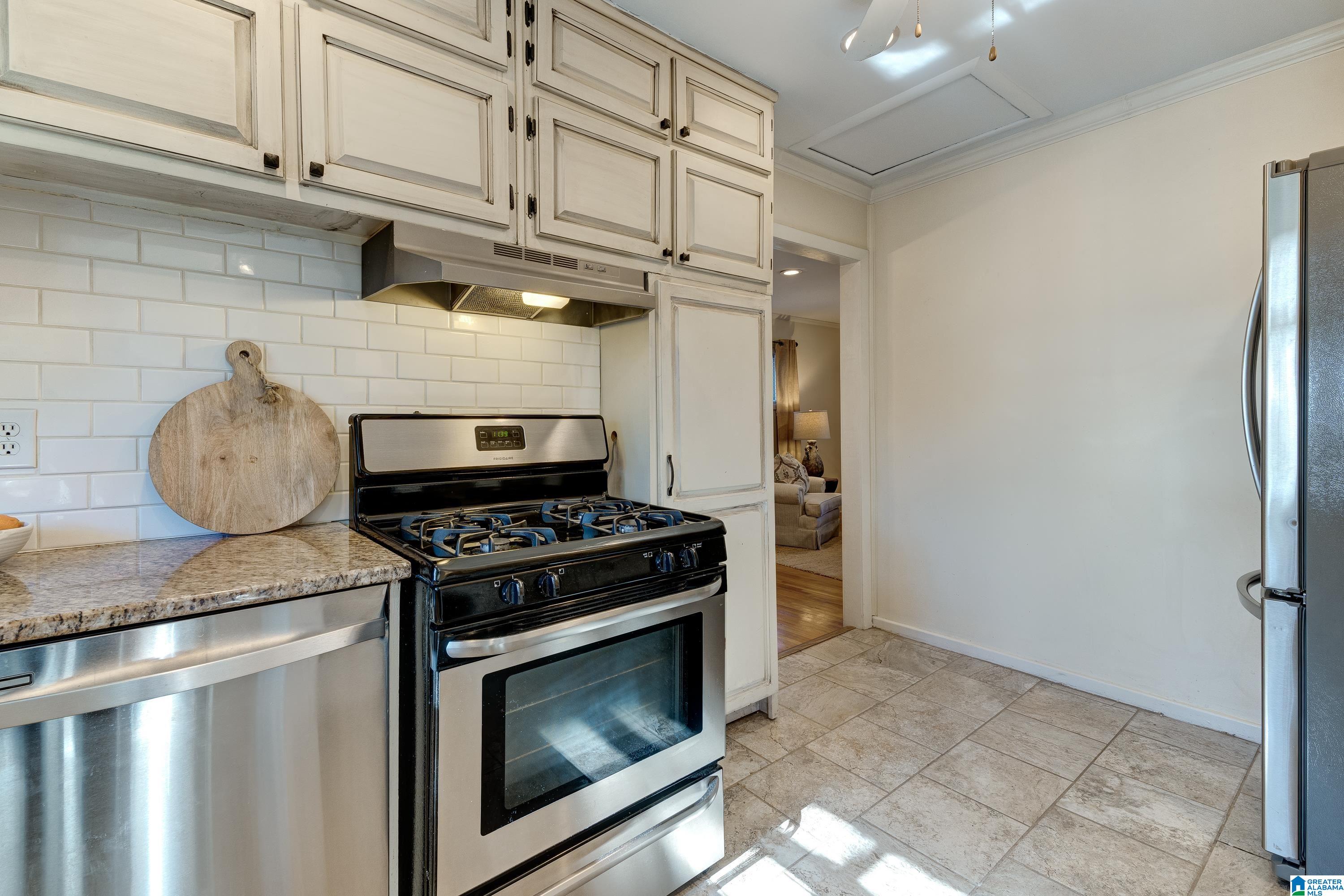 1009 Queensbury Road Homewood, AL 35209 - Photo 13 of 42