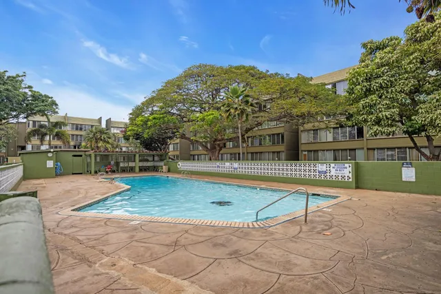 a view of a multi story building