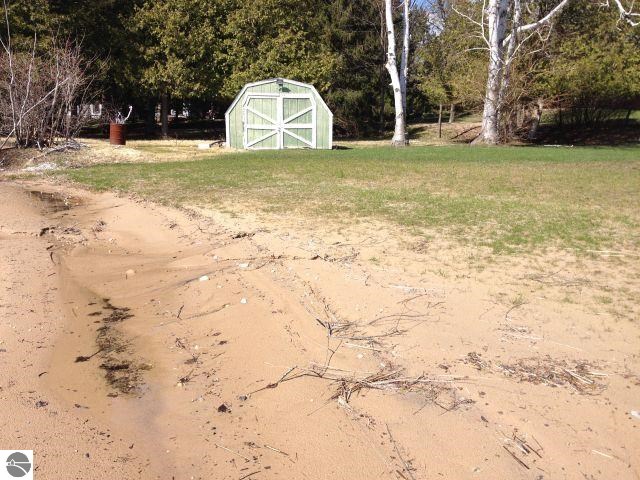 423 North Intermediate Lake Road Central Lake, MI 49622 - Photo 35 of 44 1829009-34.JPG