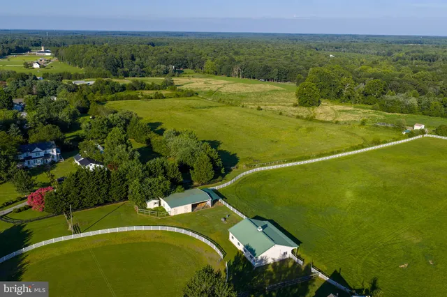 a view of a tennis court