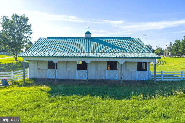 $1,000,000 | 27472 Strawberry Hill Road, Rhoadesville, VA 22542