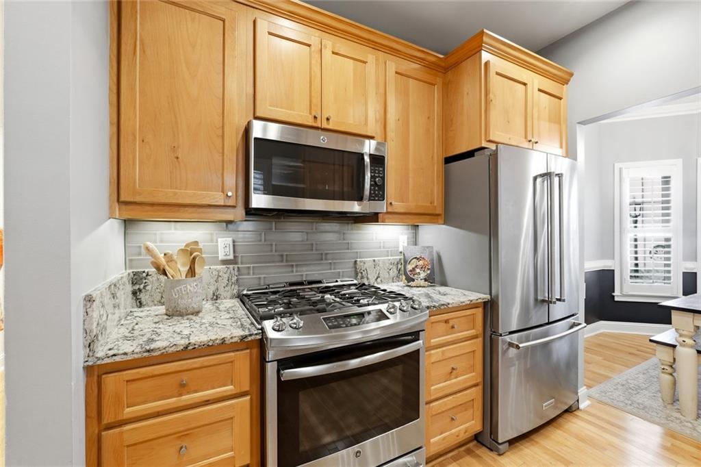 121 Brookview Circle Atlanta, GA 30339 - Photo 6 of 32