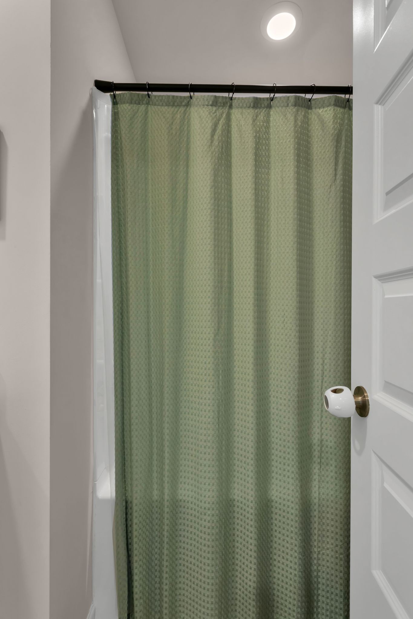 2533 Drumwright Way Columbia, TN 38401 - Photo 23 of 27 a close view of shower tap