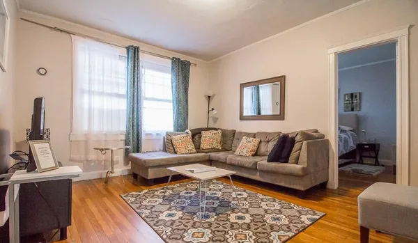 $3,200 | 187 Kent Street, Unit 3, Brookline, MA 02446