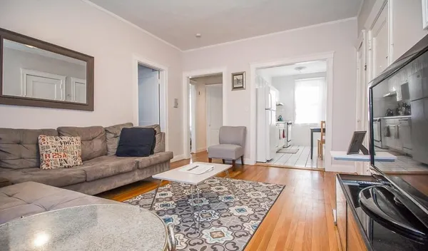 $3,200 | 187 Kent Street, Unit 3, Brookline, MA 02446