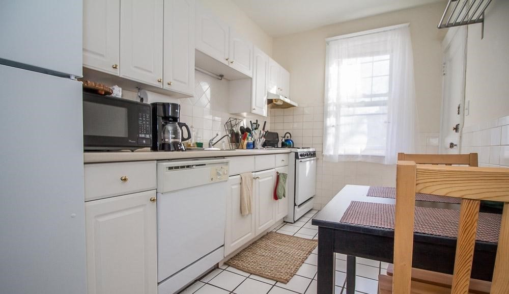 187 Kent Street, Unit 3 Brookline, MA 02446 - Photo 3 of 6