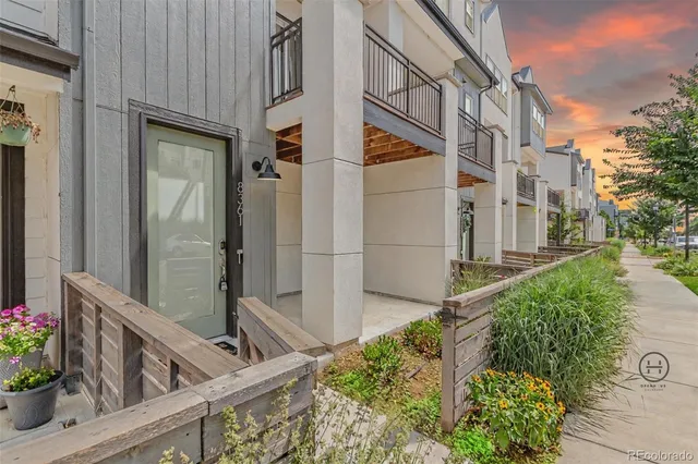 a view of entryway and hall