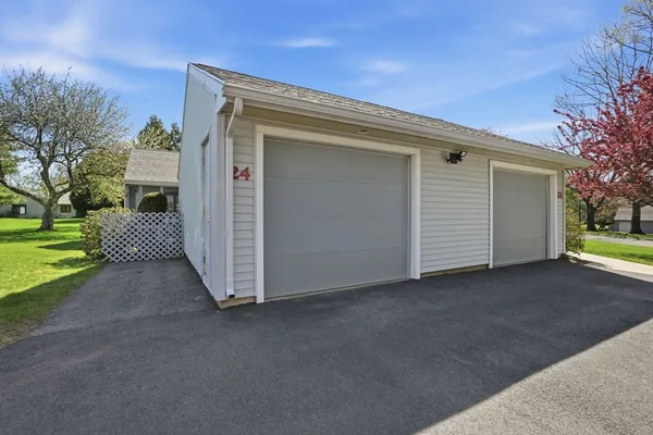 $449,500 | 24 McIntosh Drive, Unit 24, Amherst, MA 01002