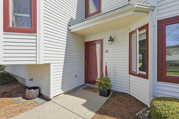 $449,500 | 24 McIntosh Drive, Unit 24, Amherst, MA 01002