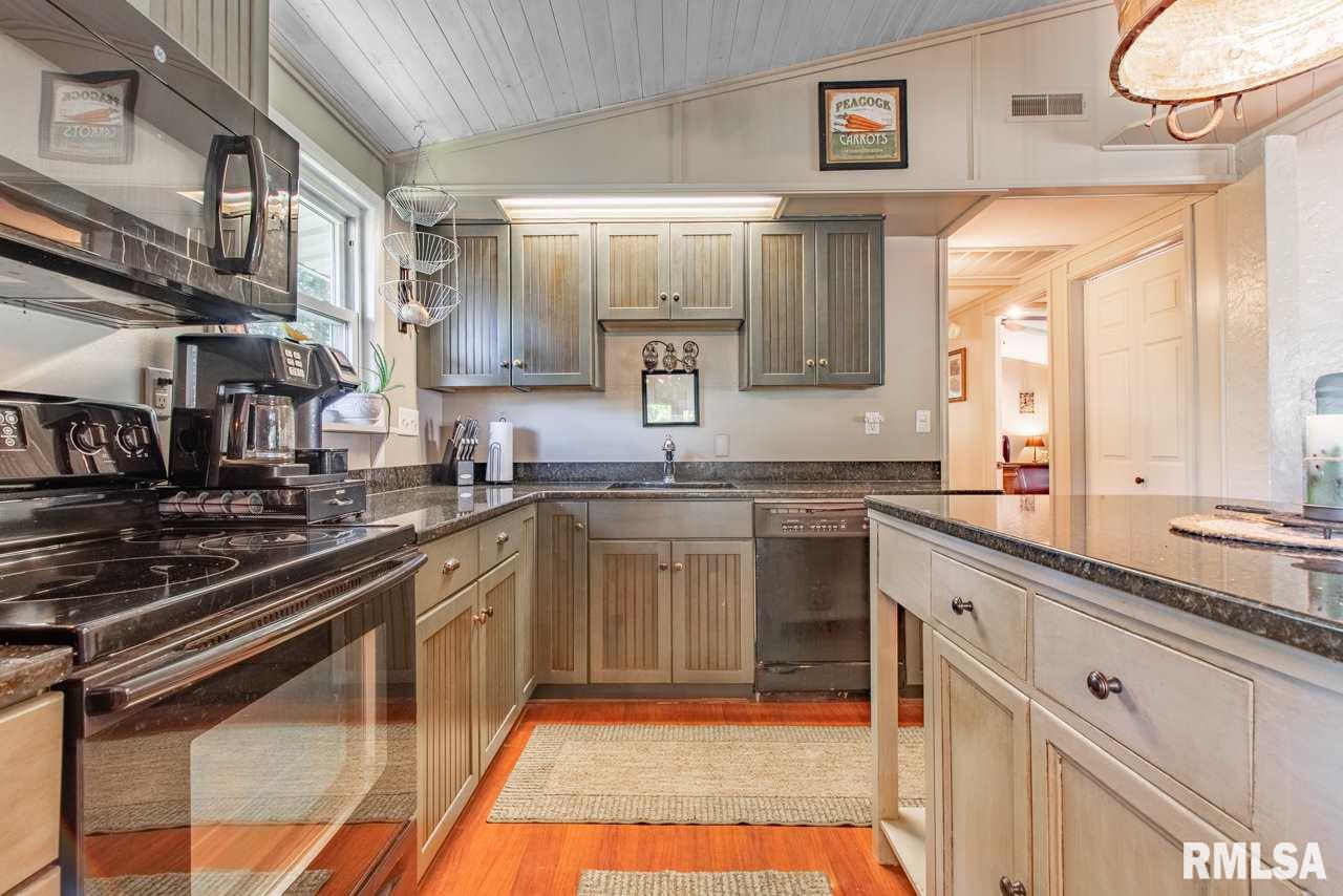 300 Grebner Road Metamora, IL 61548 - Photo 17 of 36
