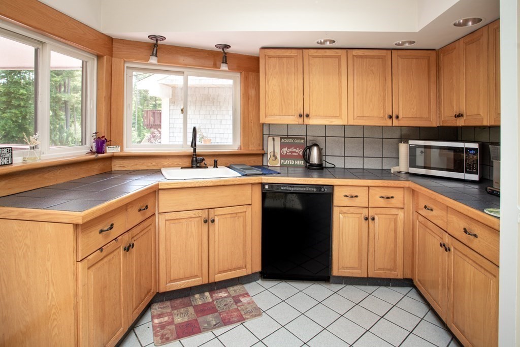 58 McClelland Road Halifax, MA 02338 - Photo 11 of 42 Gallery Image 11