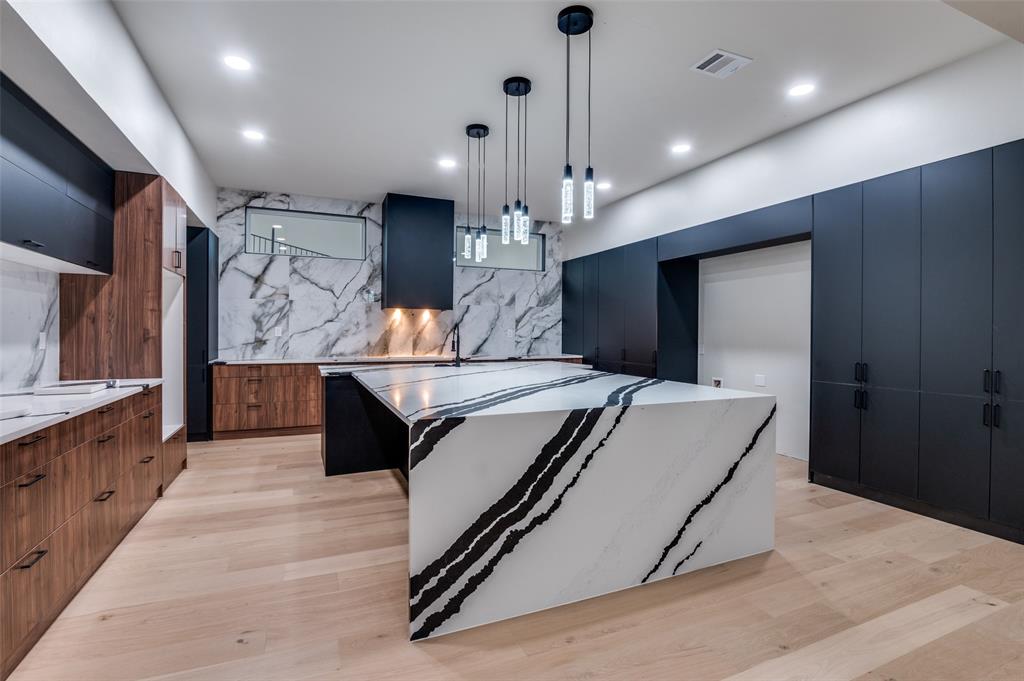 6301 Tiffany Oaks Lane Arlington, TX 76016 - Photo 14 of 40 a spacious bathroom with a large tub and shower