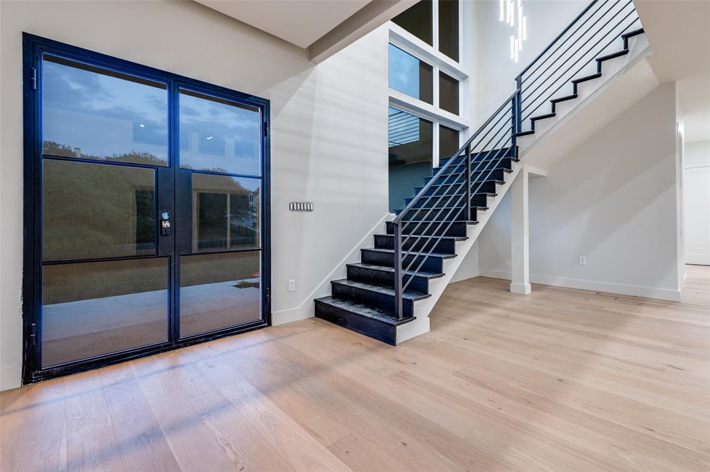 6301 Tiffany Oaks Lane Arlington, TX 76016 - Photo 7 of 40 a view of entryway