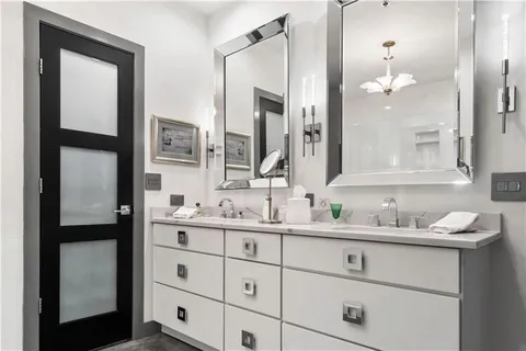 $1,199,000 | 210 West 5th Street, Unit 211, Kansas City, MO 64105