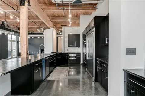 $1,199,000 | 210 West 5th Street, Unit 211, Kansas City, MO 64105