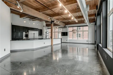 $1,199,000 | 210 West 5th Street, Unit 211, Kansas City, MO 64105