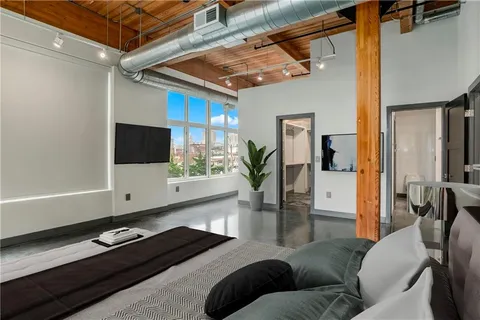 $1,199,000 | 210 West 5th Street, Unit 211, Kansas City, MO 64105