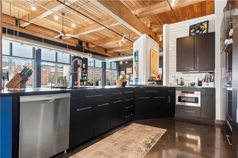 $1,199,000 | 210 West 5th Street, Unit 211, Kansas City, MO 64105