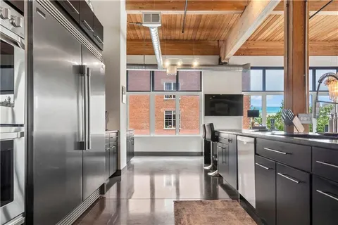 $1,199,000 | 210 West 5th Street, Unit 211, Kansas City, MO 64105