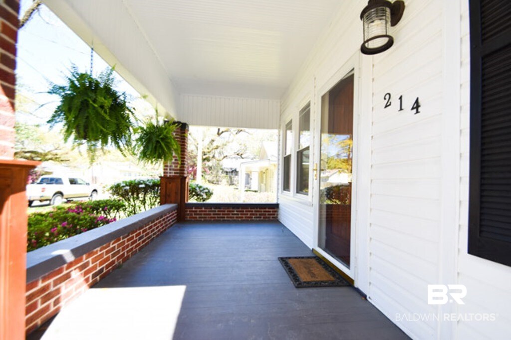 214 Grand Boulevard Mobile, AL 36607 - Photo 3 of 20