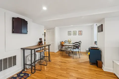 $209,000 | 945 West Gordon Terrace, Unit GW, Chicago, IL 60613