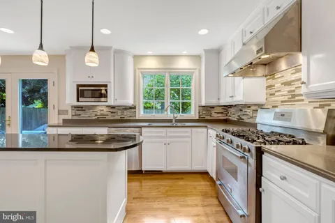 $1,550,000 | 1301 Stone Meadow Way, Vienna, VA 22182
