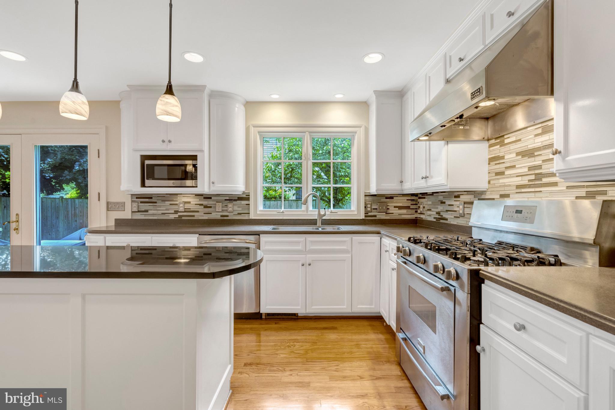1301 Stone Meadow Way Vienna, VA 22182 - Photo 16 of 48