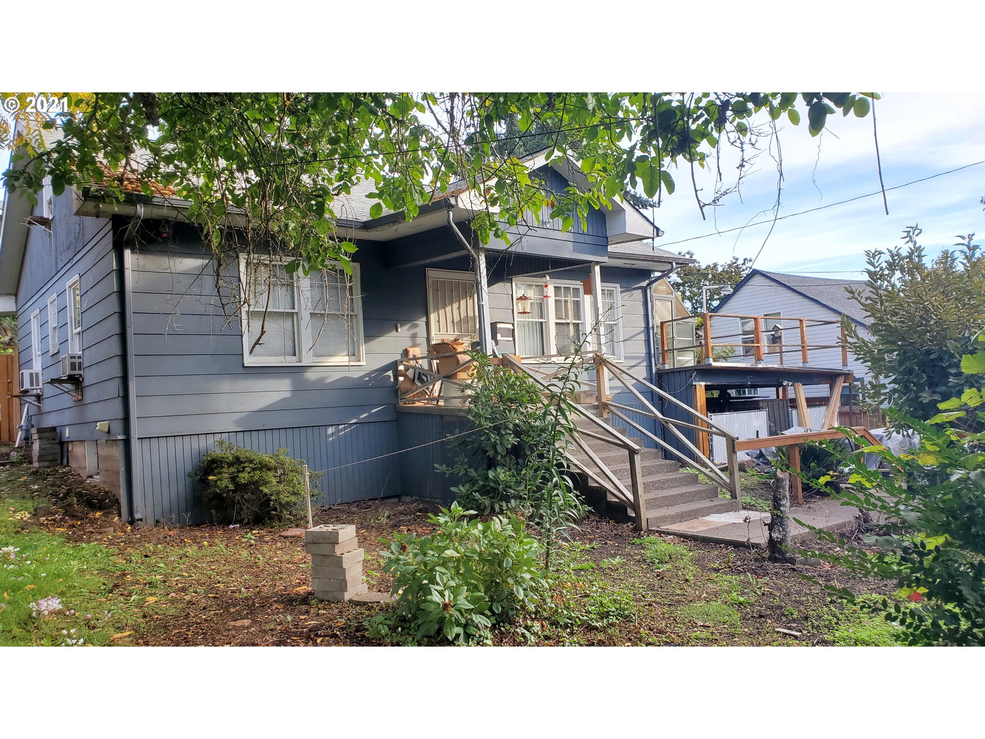 320 West D Street Springfield, OR 97477 - Photo 19 of 19 a black and white house with a yard