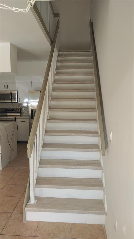 18338 Northwest 68th Avenue, Unit B Hialeah, FL 33015 - Photo 10 of 21 a view of entryway