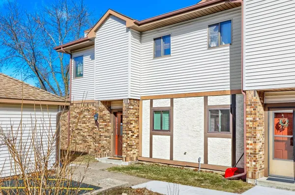 $129,900 | 2058 Pathways Drive, Unit 9, St. Paul, MN 55119