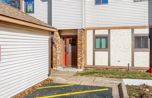 $129,900 | 2058 Pathways Drive, Unit 9, St. Paul, MN 55119