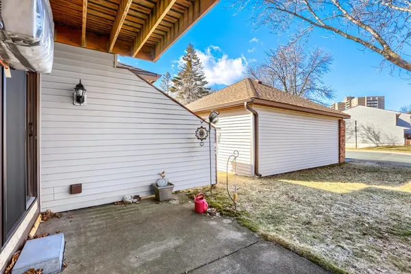 $129,900 | 2058 Pathways Drive, Unit 9, St. Paul, MN 55119